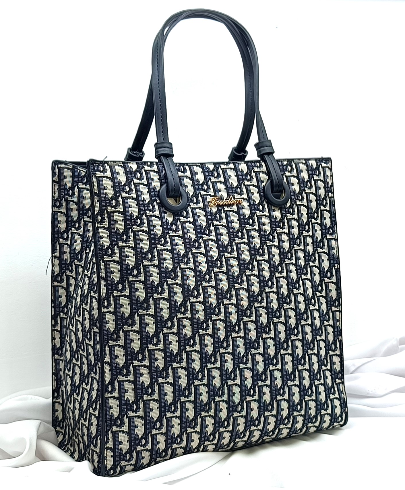 Trendy Tote bags